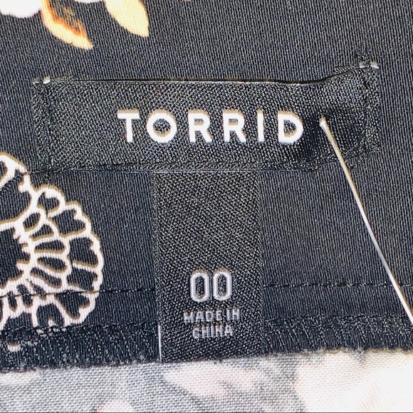 🆕 TORRID ⭐️ Floral Print Mesh Skater Skirt - Picture 10 of 13